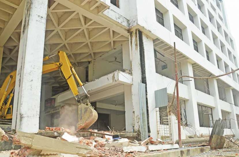 ভাঙছে ইউএসটিসি, প্রধানমন্ত্রীর হস্তক্ষেপ চান উপাচার্য